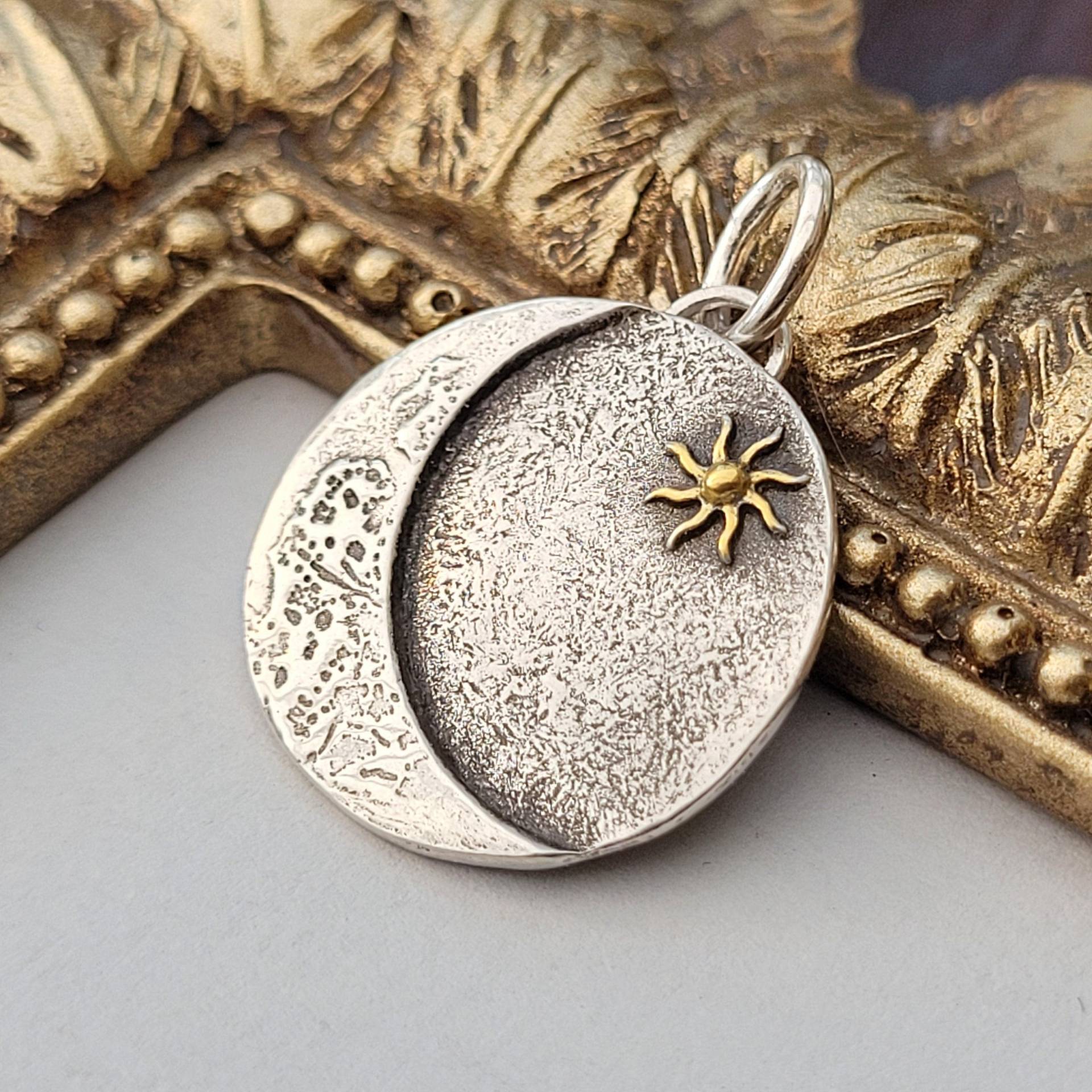 Anhänger Mond & Sonne Aus Recyceltem 925Er Silber Und 24 Karat Gold Bicolor Kette Handgefertigt in Deutschland Anhänger Mond & Sonne Aus Recyceltem 925Er Silber Und 24 Karat Gold Bicolor Kette Handgefertigt in Deutschland von animoARTshop