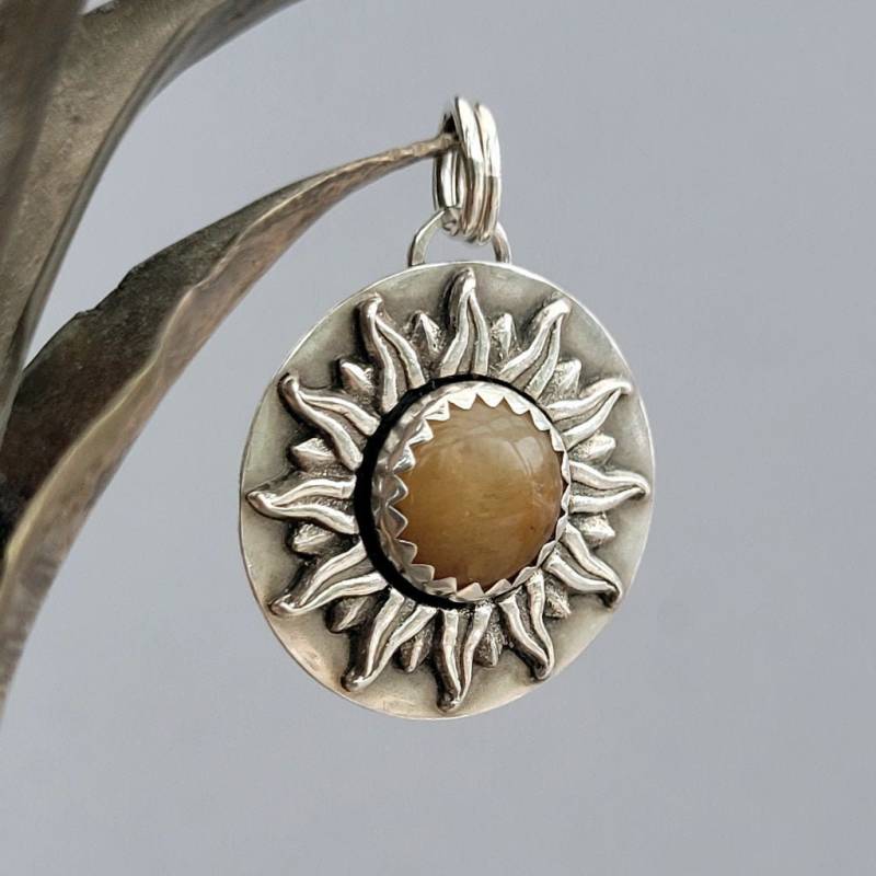 Anhänger Sonne Mit Edelstein Aventurin Gelb, Handgefertigt Recyceltem 925 Silber von animoARTschmuck