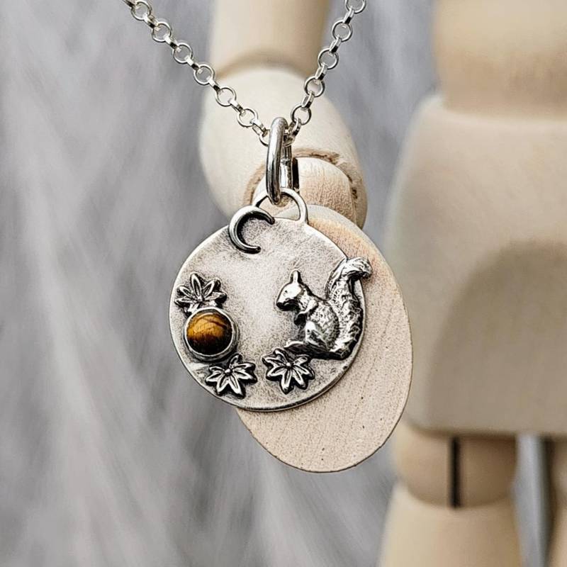 Eichhörnchen Kette Mit Tigerauge, Silberkette Eichhörnchen, Kleines Im Haselstrauch, 925Er Silber Edelstein, Braun von animoARTschmuck
