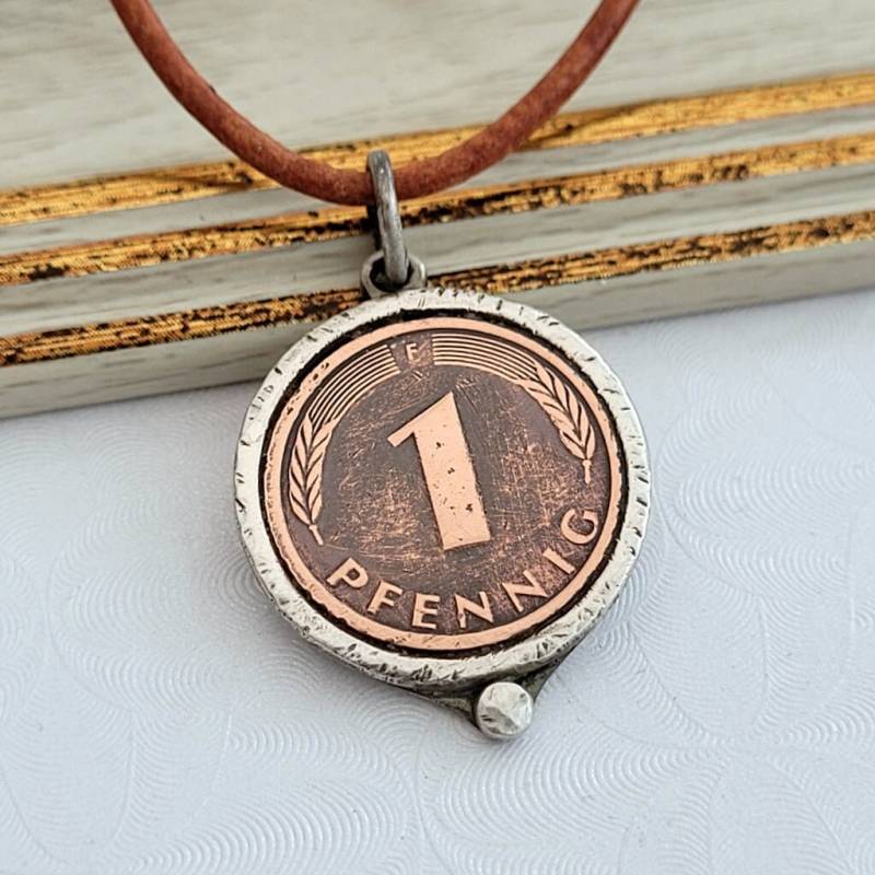 Kettenanhänger Glückspfennig Mit Rustikalem Finish, Handgefertigt Recyceltem Silber von animoARTschmuck