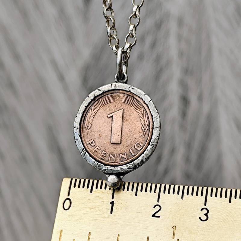 Kettenanhänger Glückspfennig Mit Rustikalem Finish, Handgefertigt Recyceltem Silber von animoARTschmuck