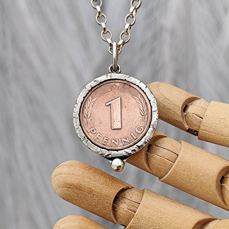 Kettenanhänger Glückspfennig Mit Rustikalem Finish, Handgefertigt Recyceltem Silber von animoARTschmuck
