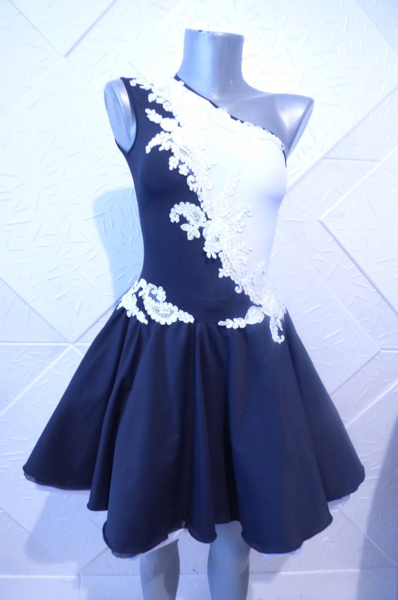 Children's Sports Dance Dress in Black & White von anitedesign