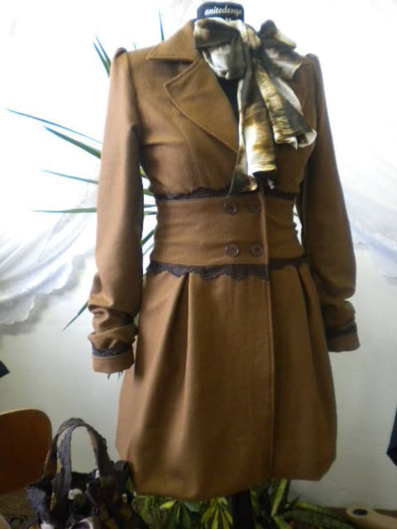 Einzigartig. Eleganter Brauner Mantel Mit Spitze, Wollstoff von anitedesign