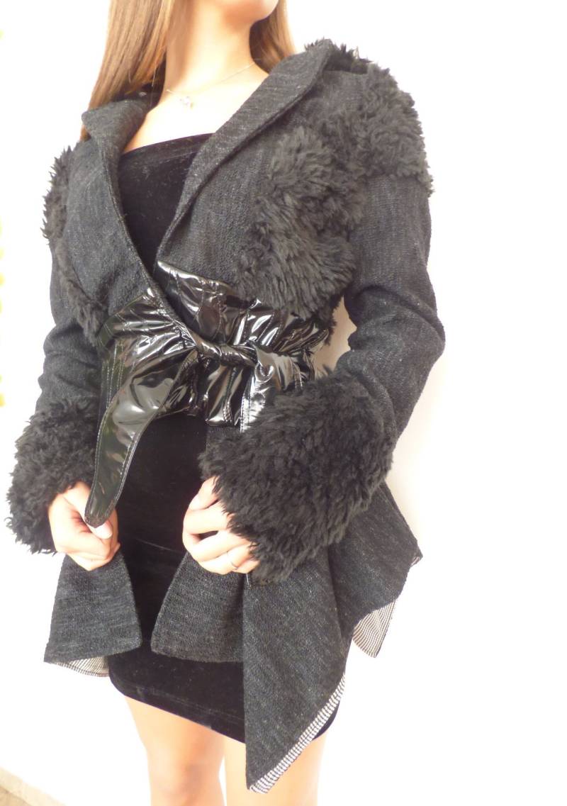 Einzigartiger Stilvoller Damenmantel - Jacke Mit Flauschigen Teilen von anitedesign
