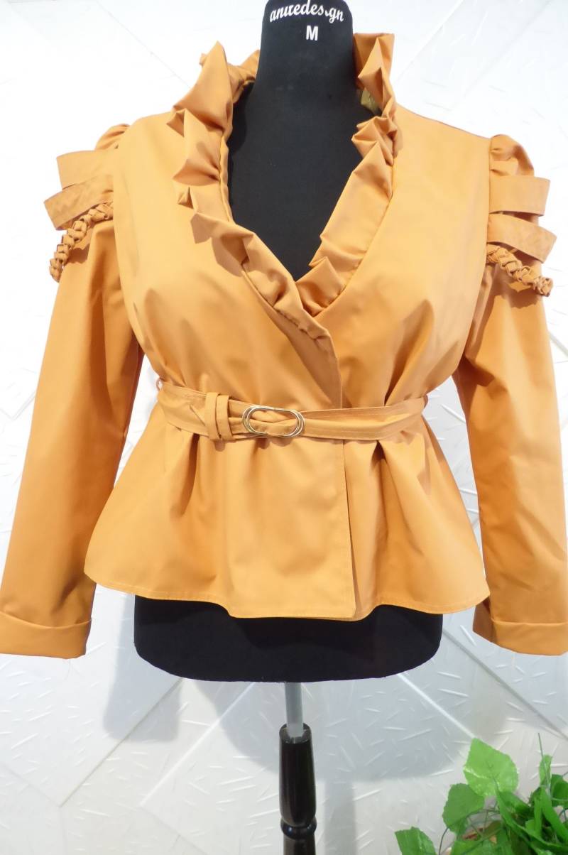 Elegante Damenorangejacke Mit Gürtel von anitedesign