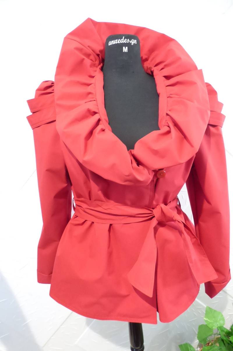 Elegante Rote Damenjacke Mit Gürtel von anitedesign
