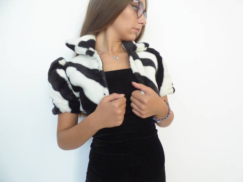 Eleganter Flauschiger Frauen Bolero Mit Animal Print Zebra von anitedesign