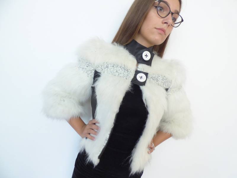 Promotion Elegante Stilvolle Damenjacke - Flauschiger Mantel Mit Kurzen Ärmeln von anitedesign