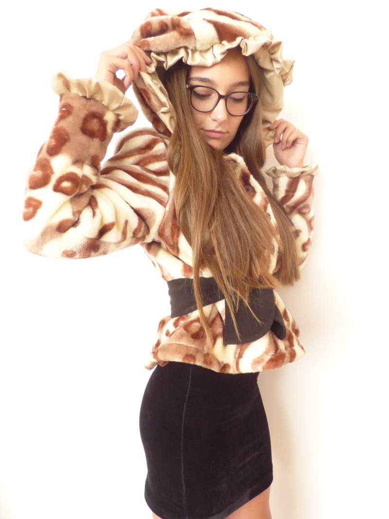 Promotion Eleganter Damen Mantel - Leopard Satin Haube von anitedesign