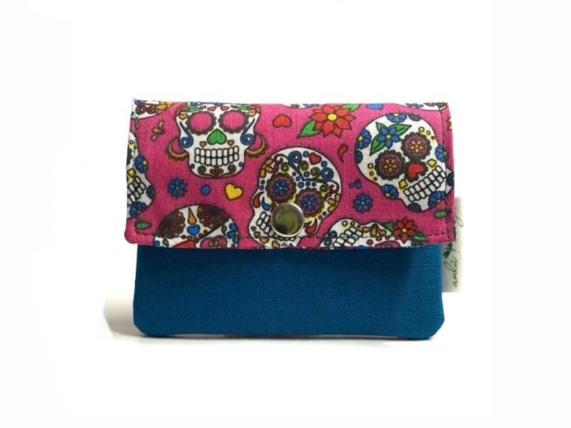Stoffgeldbörse Totenköpfe La Catrina, Bunte Kindergeldbörse, Cooler Kinderbrustbeutel, Kinder Stoffgeldbeutel Sculls Und Blumen Bunt von anluedesign