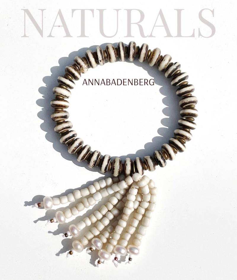 Armband Knochen Perlen Rondelle in Braun Weiß, Naturschmuck, Quaste Aus Weißen Java Glasperlen Mit Echten Zuchtperlen von annabadenberg