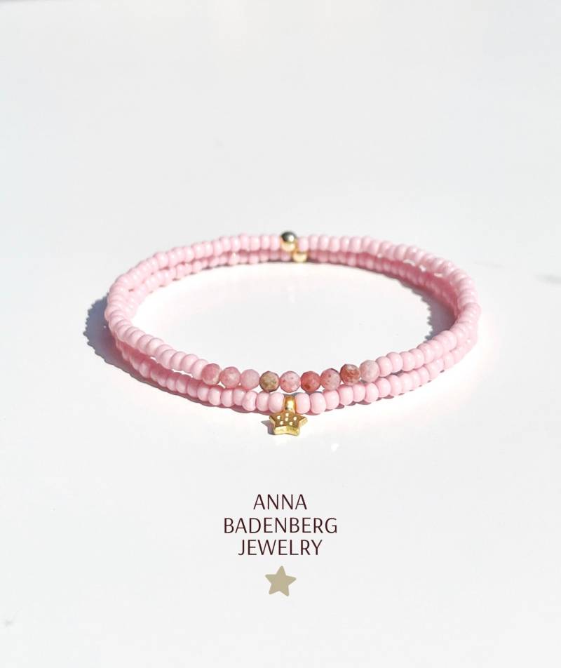 Armband Set Aus 2 Teilen Facettierten Rhodochrosit Kugeln Und Preciosa Glasperlen in Zartem Rosa, Spacer Charm Stern Vergoldet von annabadenberg