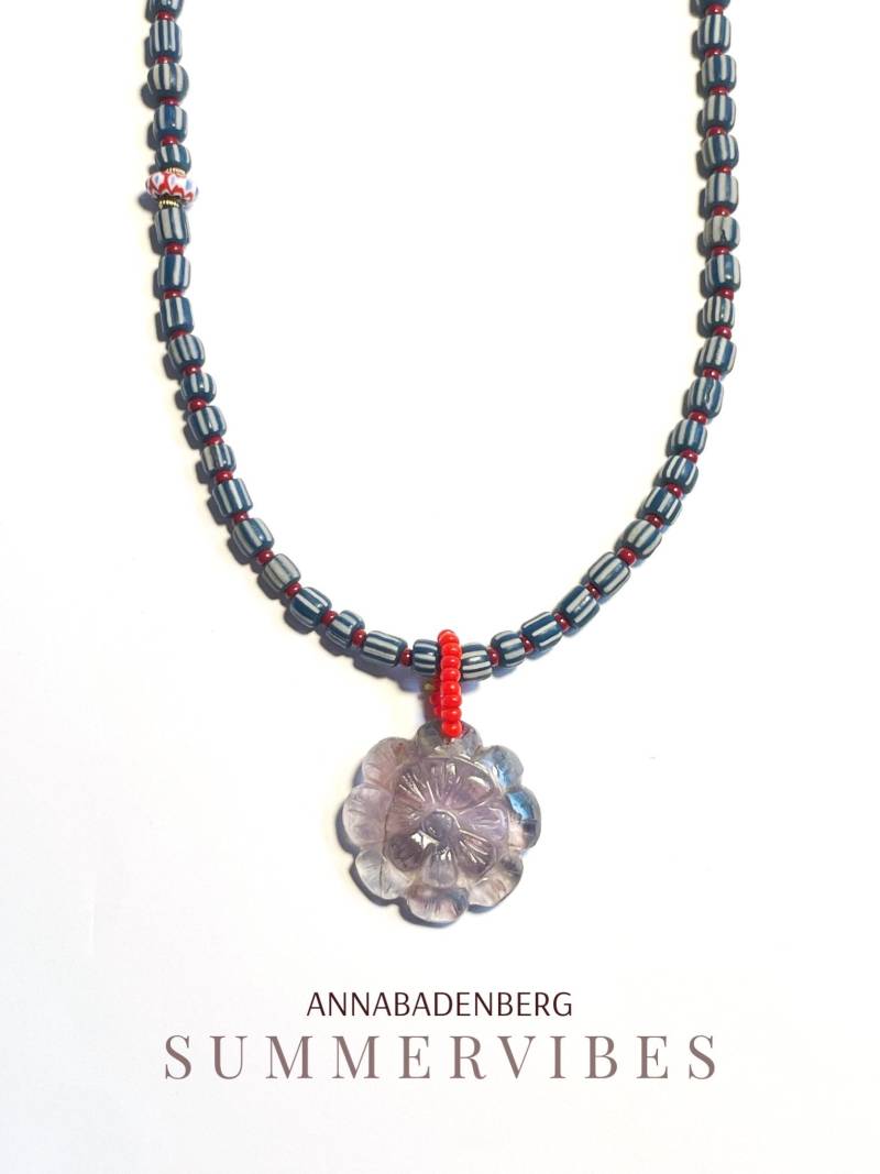 Kette Aus Java Glasperlen, Chevron Und Rocailles in Top Qualität, Charm Blüte Fluorit, Federring Verschluss 24Kt Vergoldet, Gestempelt von annabadenberg