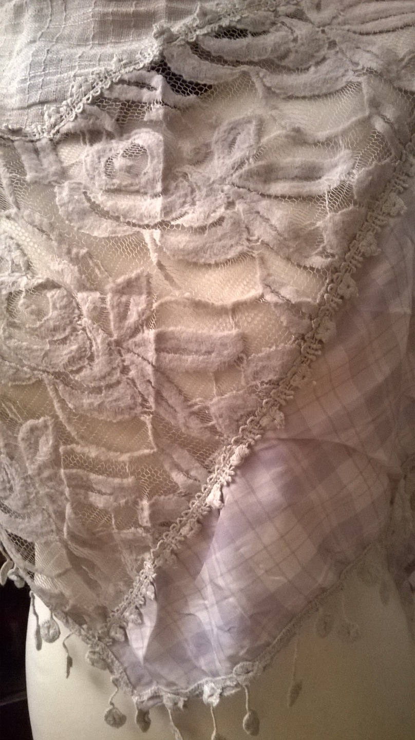 Beiger Schal Aus Baumwolle, Viskose Und Spitze von annabeecharpe