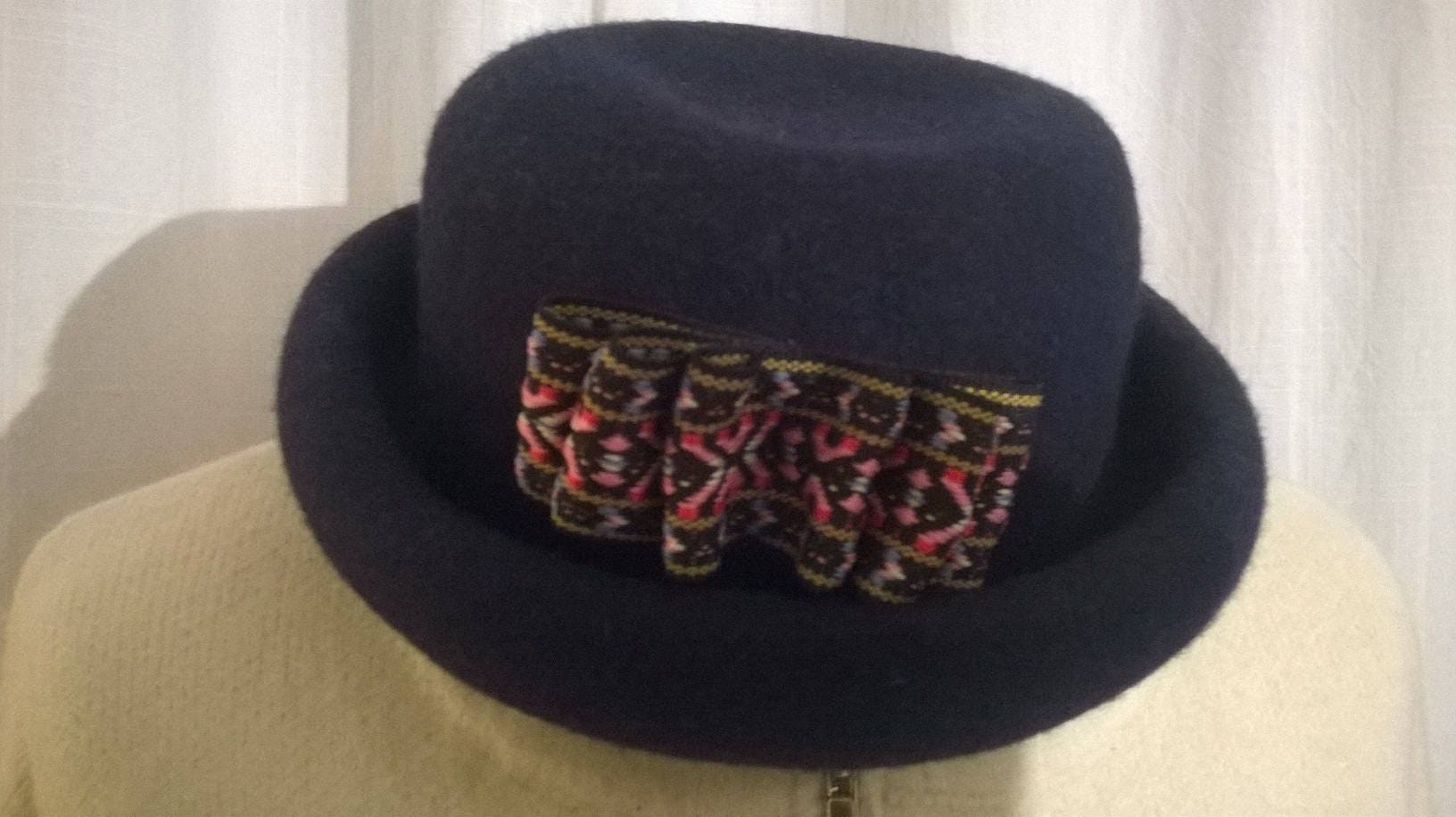 Filz Hüte, Dunkelblaue Farbe, Frauen Mädchen Mütze, Zubehör, Frau Geschenk, Kleidung von annabeecharpe