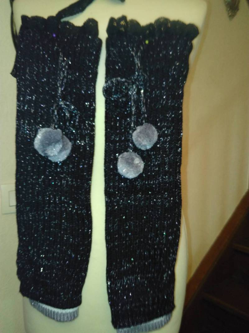 Gamaschen Aus Baumwolle, Acryl Und Schwarzer Silberner Spitze von annabeecharpe