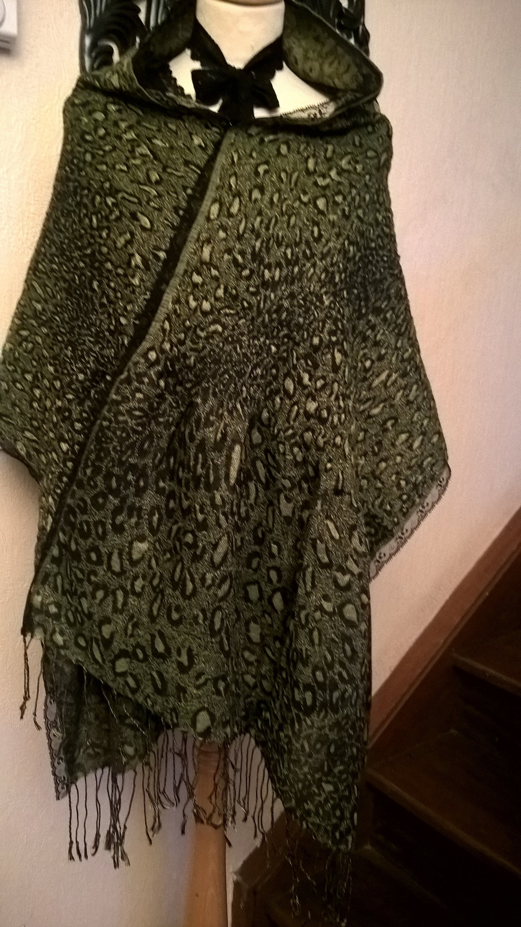 Langer Schal, Grüne Baumwolle, Schwarze Spitze, Geschenkidee Für Damen, Damenschal, Mädchenschal, Damengeschenk, Mädchengeschenk, Damenbekleidung von annabeecharpe