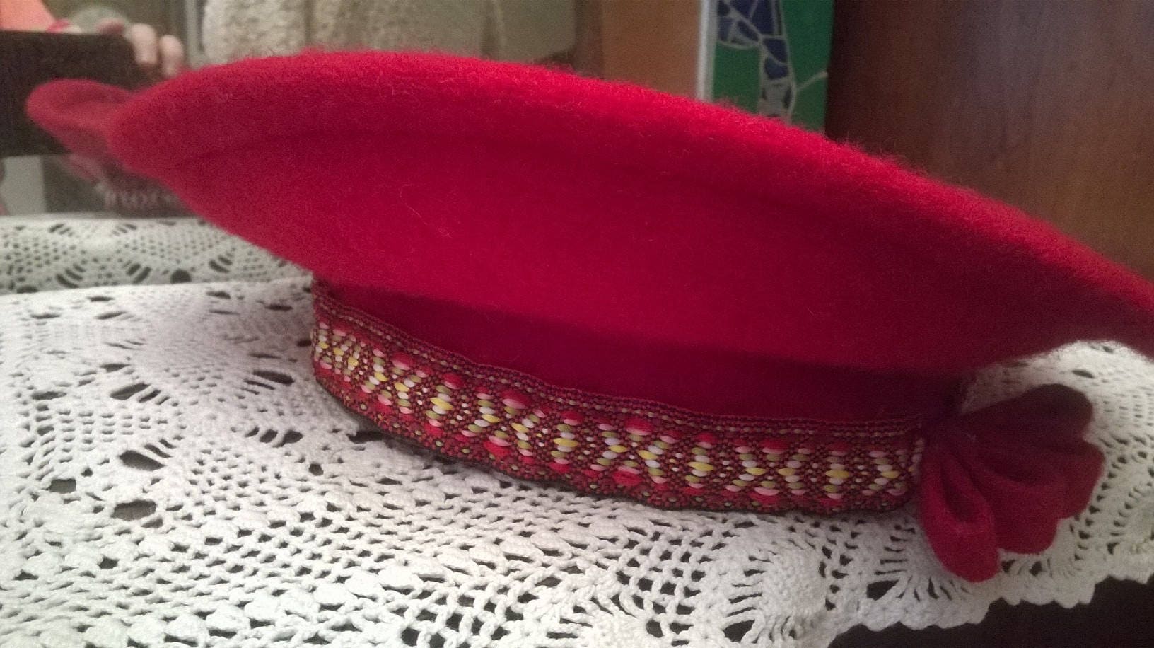 Leuchtend Roter Wolle Baskenmütze von annabeecharpe
