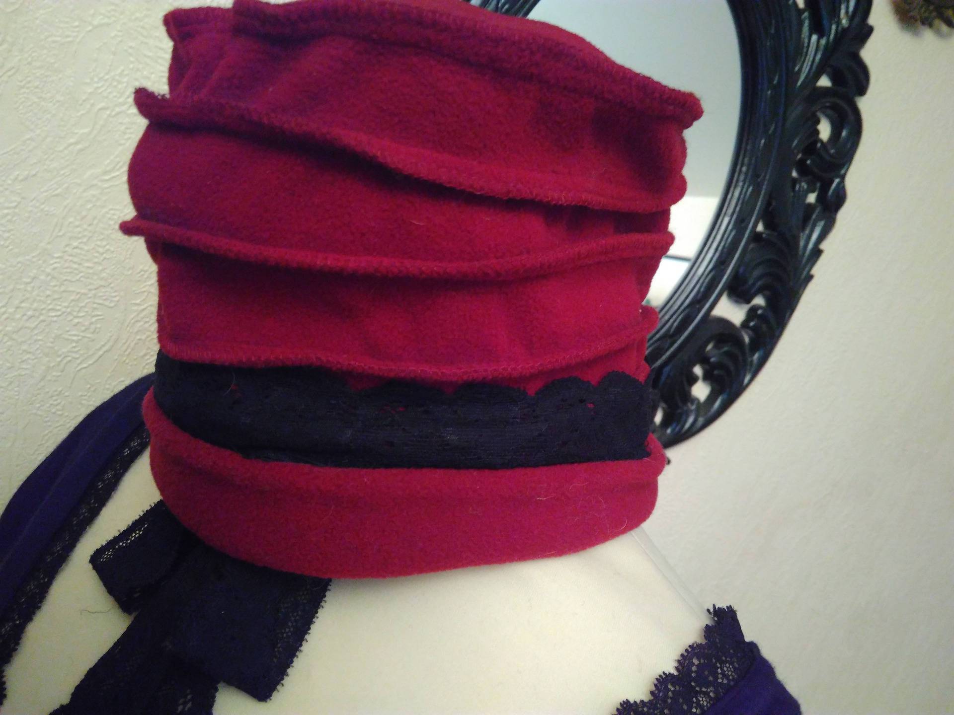 Weiche Mütze, Fleece-Material, Schwarze Spitze, Damenmütze, Mädchenmütze, Damenaccessoires, Mädchenaccessoires, Damengeschenk, Mädchengeschenk von annabeecharpe