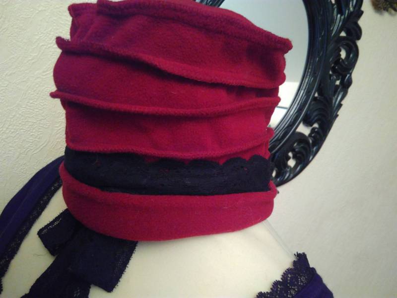 Weiche Mütze, Fleece-Material, Schwarze Spitze, Damenmütze, Mädchenmütze, Damenaccessoires, Mädchenaccessoires, Damengeschenk, Mädchengeschenk von annabeecharpe