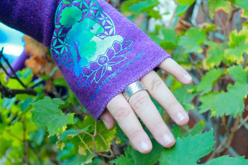 stulpen Aus Wollwalk Mit Yogini-Tara Motiv von annadreiblatt