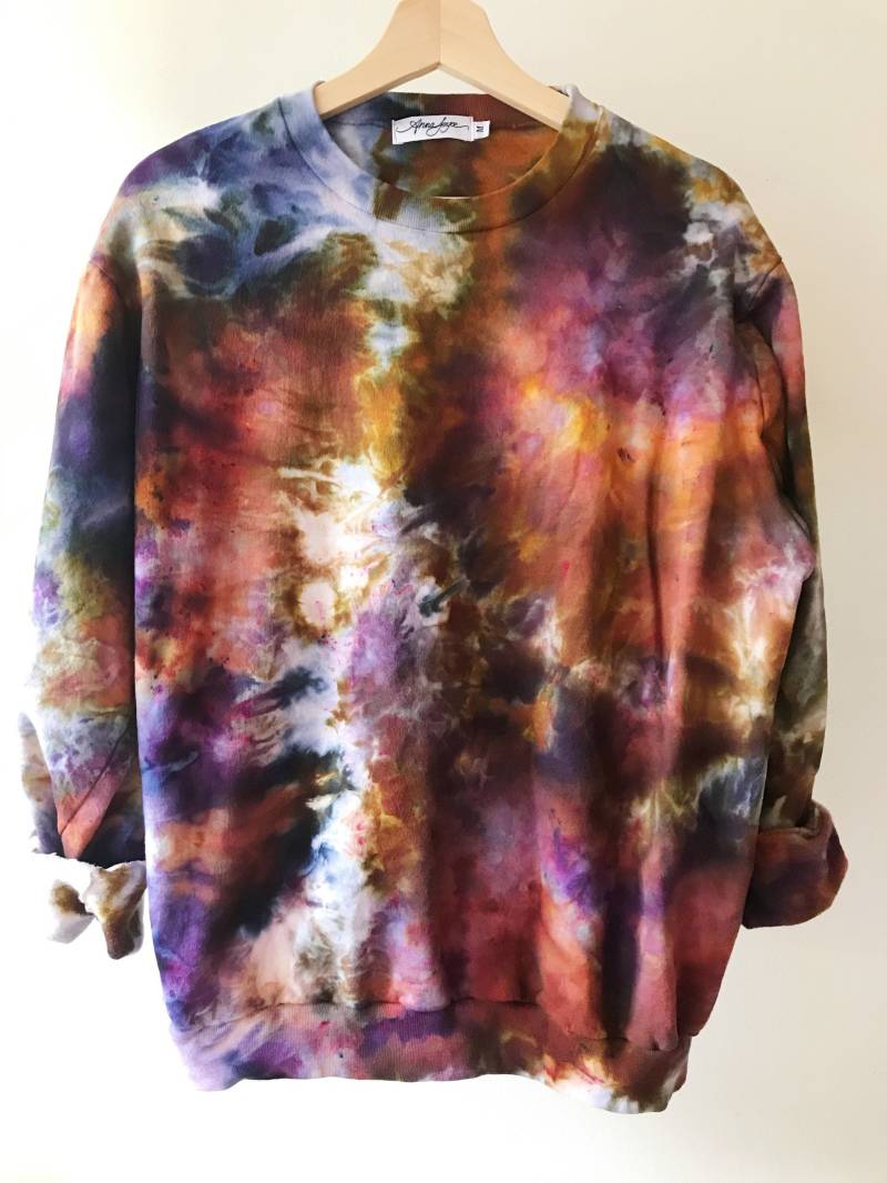 Handgefärbtes Baumwoll-Sweatshirt Mit Rundhalsausschnitt in Tigerauge, Anna Joyce, Portland, Or. Tie-Dye von annajoyce
