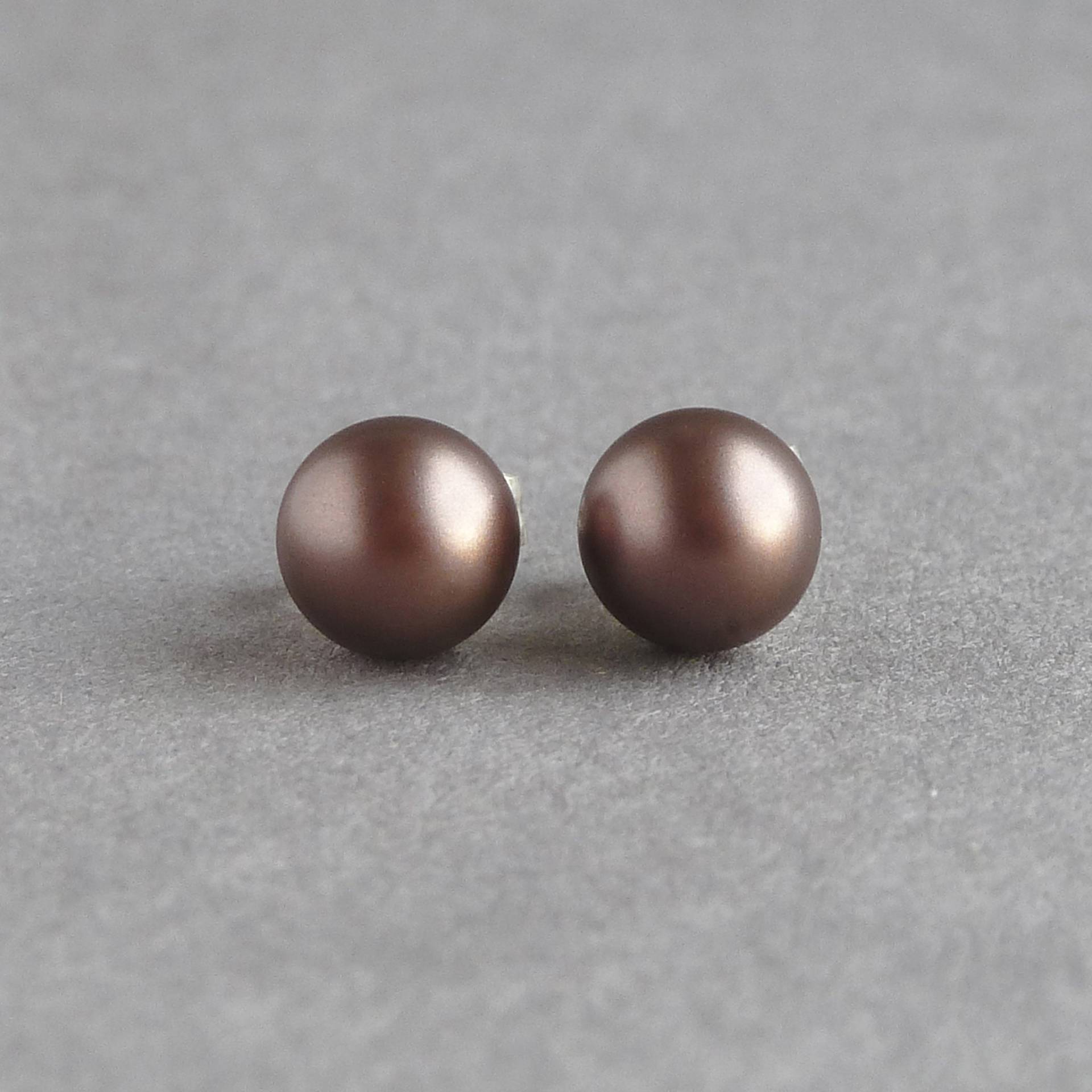 6 Mm Samt Braun Perlen Ohrstecker - Satin Bronze Swarovski Perle Für Frauen Dunkle Schokolade Hochzeit Party Schmuck Brautjungfern 6 Mm Samt Braun Perlen Ohrstecker - Satin Bronze Swarovski Perle Für Frauen Dunkle Schokolade Hochzeit Party Schmuck Brautjungfern von annakingjewellery