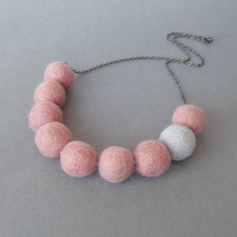 Chunky Dusty Rose Statement Halskette - Filzhalsketten Pale Pink Jeden Tag Schmuck Für Frauen Bunter Filz Ball Chunky Dusty Rose Statement Halskette - Filzhalsketten Pale Pink Jeden Tag Schmuck Für Frauen Bunter Filz Ball von annakingjewellery