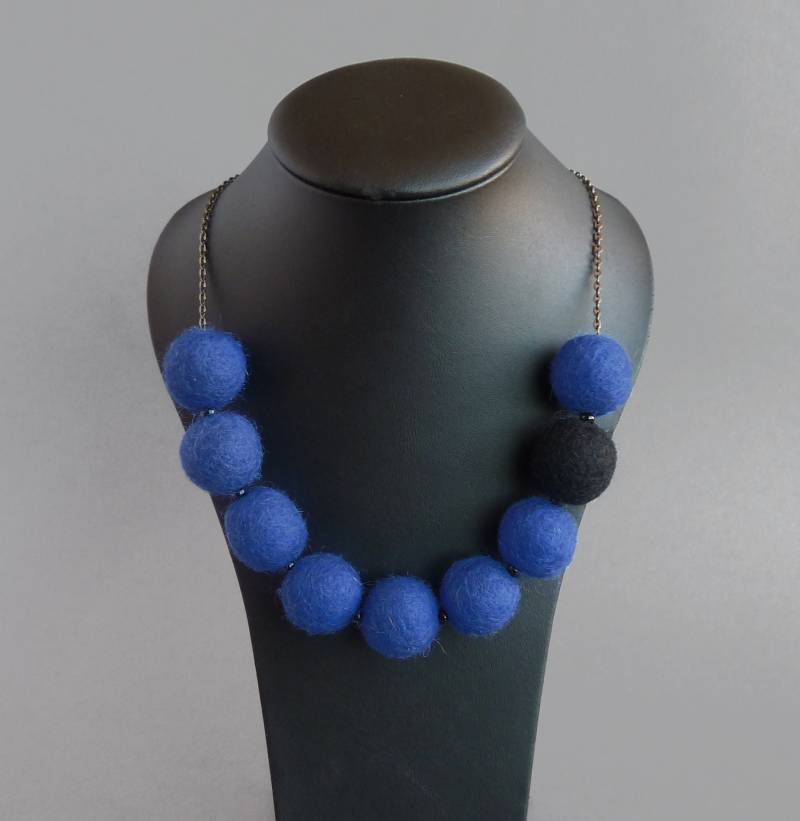 Chunky Royal Blau Filz Halskette - Kobalt Filzkugel Halsketten Navy Filzperle Schmuck Dunkelblau Bunter Statement von annakingjewellery