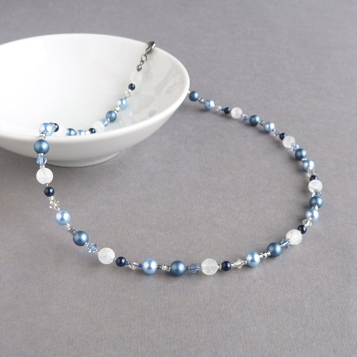 Königsblaue Perlenkette - Jeden Tag Mittelblaue Perlen- Und Kristallhalsketten Kornblumenblauer Schmuck Für Die Mutter Der Braut/Des Bräutigams Königsblaue Perlenkette - Jeden Tag Mittelblaue Perlen- Und Kristallhalsketten Kornblumenblauer Schmuck Für Die Mutter Der Braut/Des Bräutigams von annakingjewellery