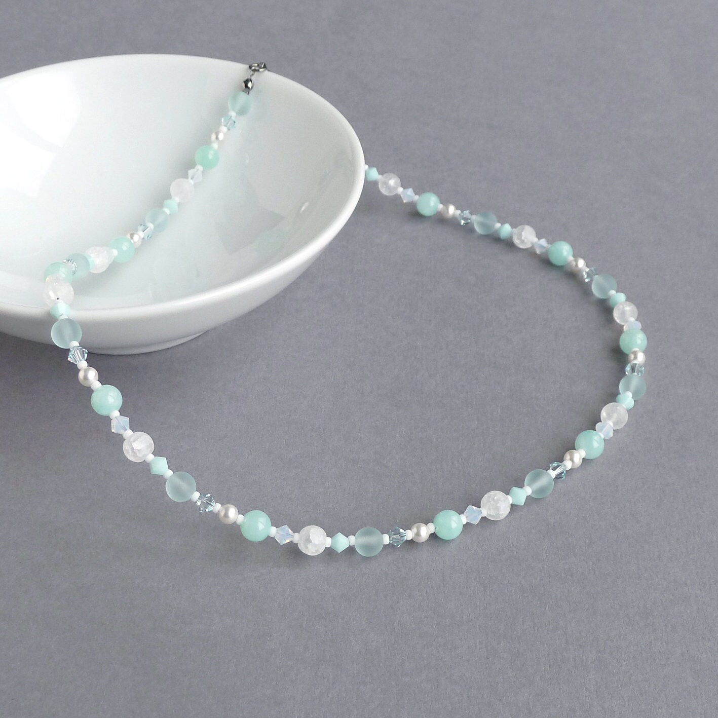 Mintgrüne Edelstein- Und Perlen-Halskette - Aqua Weißer Hochzeitsschmuck Mutter Der Braut/Des Bräutigams Entenei-Blaue Halsketten Mintgrüne Edelstein- Und Perlen-Halskette - Aqua Weißer Hochzeitsschmuck Mutter Der Braut/Des Bräutigams Entenei-Blaue Halsketten von annakingjewellery