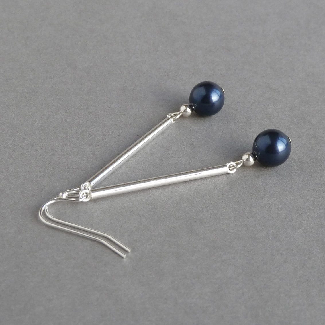 Pearl Drop Navy Ohrringe - Midnight Blue Brautjungfer Schmuck Sterling Silber Ohrhänger Simple Dark Brautjungfern Geschenke Pearl Drop Navy Ohrringe - Midnight Blue Brautjungfer Schmuck Sterling Silber Ohrhänger Simple Dark Brautjungfern Geschenke von annakingjewellery