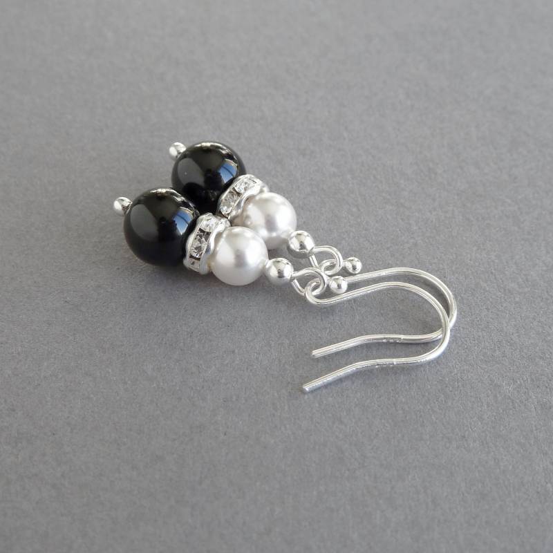 Schwarzer Onyx Und Weiße Perle Tropfen Ohrringe - Brautjungfern Geschenke Zierliche Schwarze Jet Hochzeitsschmuck Für Frauen/Brautparty Schwarzer Onyx Und Weiße Perle Tropfen Ohrringe - Brautjungfern Geschenke Zierliche Schwarze Jet Hochzeitsschmuck Für Frauen/Brautparty von annakingjewellery