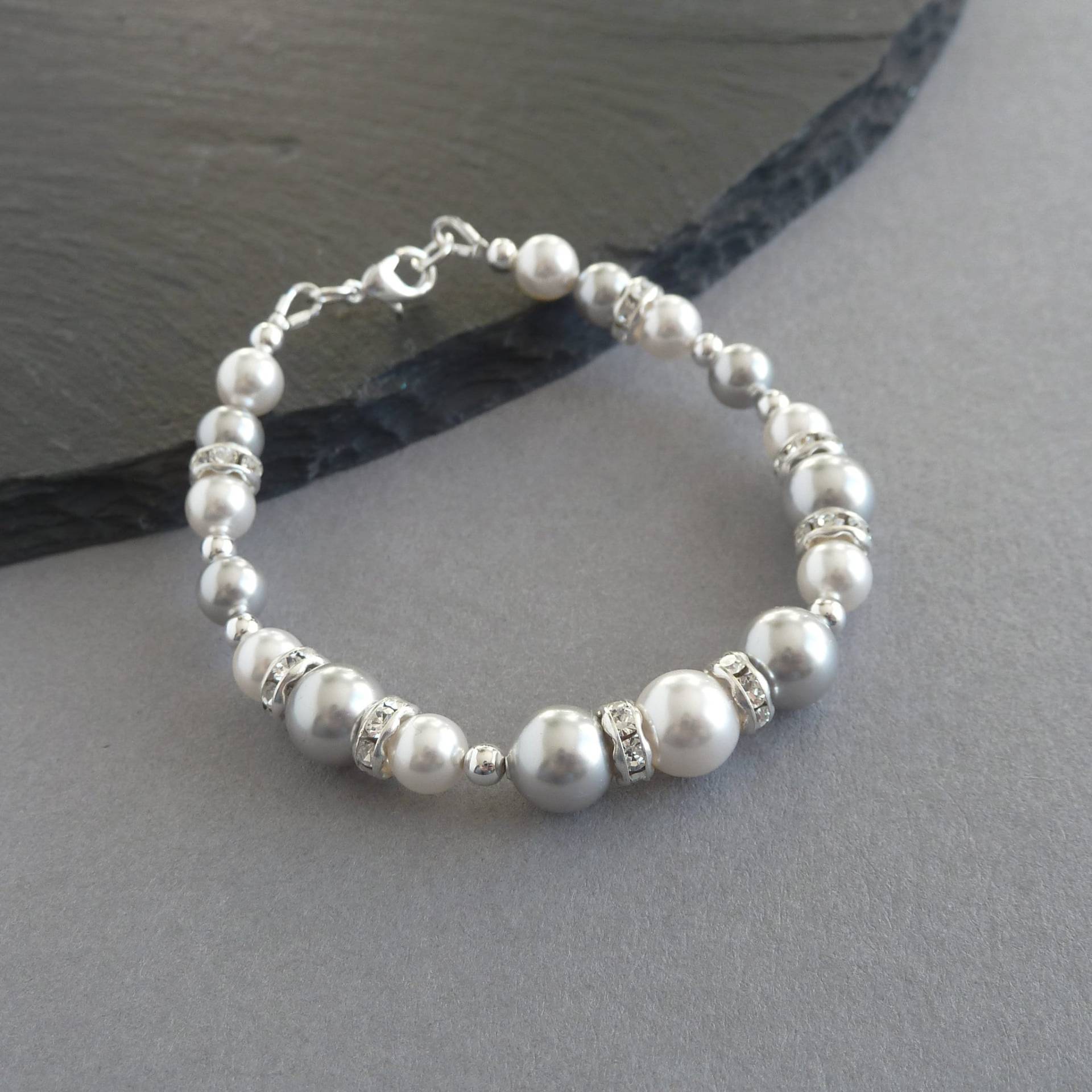 Silbergraue Perle Und Kristall Armband - Hellgraue Einzelstrang Brautjungfern Armbänder Hochzeit Schmuck Geschenke Für Frauen von annakingjewellery