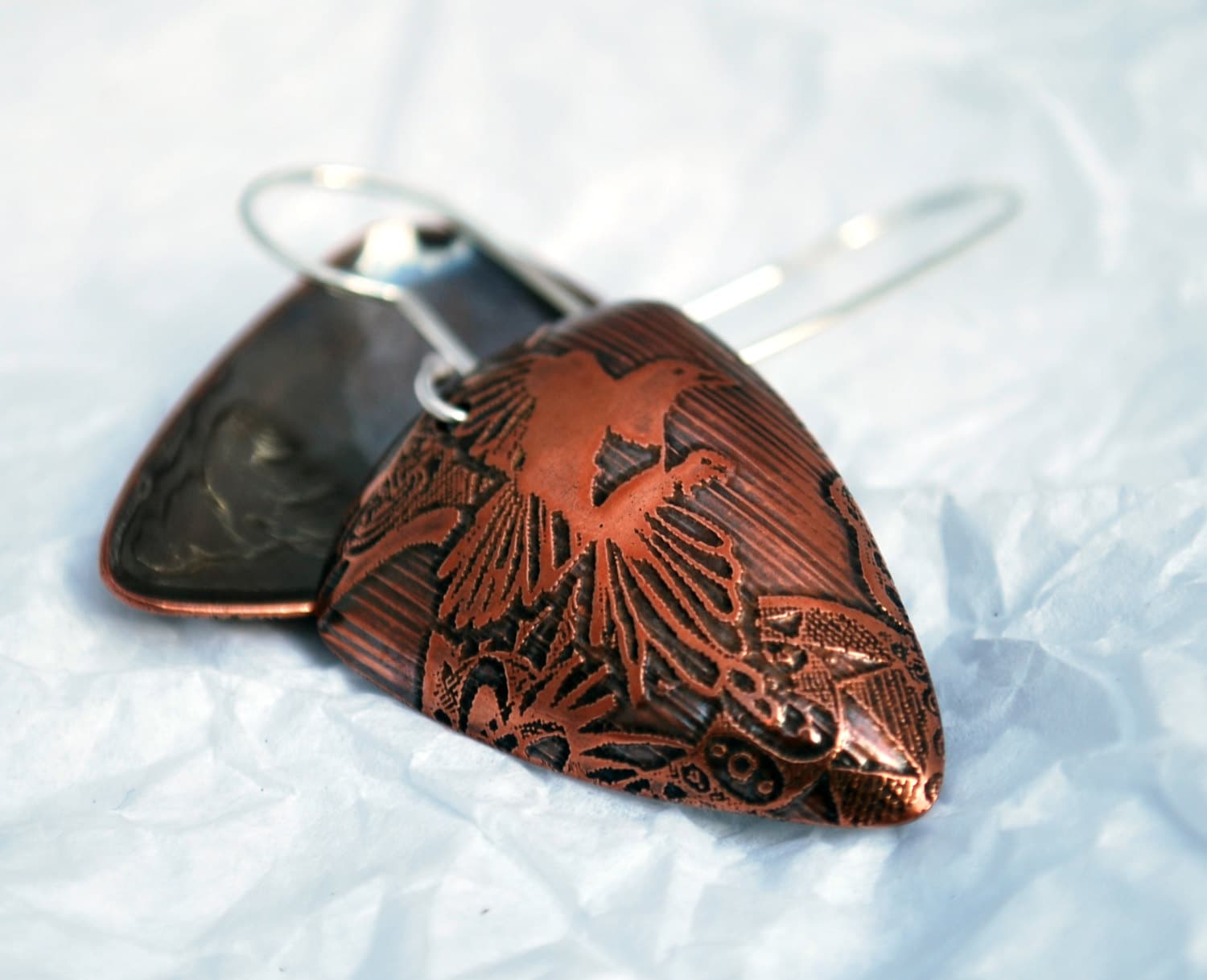 Elster, Hase Oder Krähe Dreieck Form Kupfer Und Silber Ohrringe Elster, Hase Oder Krähe Dreieck Form Kupfer Und Silber Ohrringe von annamcdade