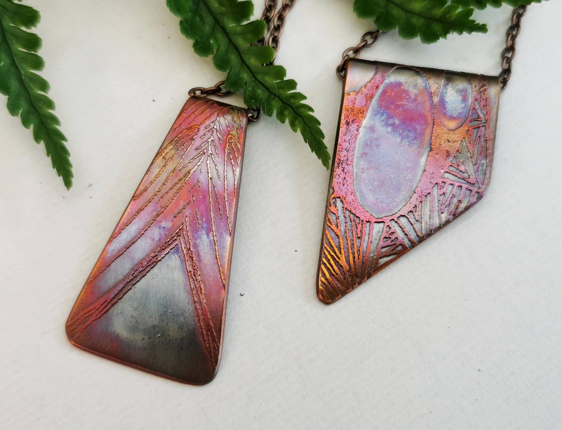 Geätzter Kupferanhänger Im Art-Deco-stil, Spitz Oder Dreieckig, Hitzebeständige Kupferkette Geätzter Kupferanhänger Im Art-Deco-stil, Spitz Oder Dreieckig, Hitzebeständige Kupferkette von annamcdade