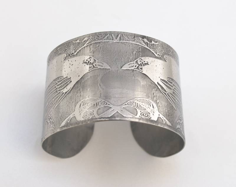 Geätztes Edelstahl-Armband Mit Raben-, Vogel - Oder Blumendesign Geätztes Edelstahl-Armband Mit Raben-, Vogel - Oder Blumendesign von annamcdade