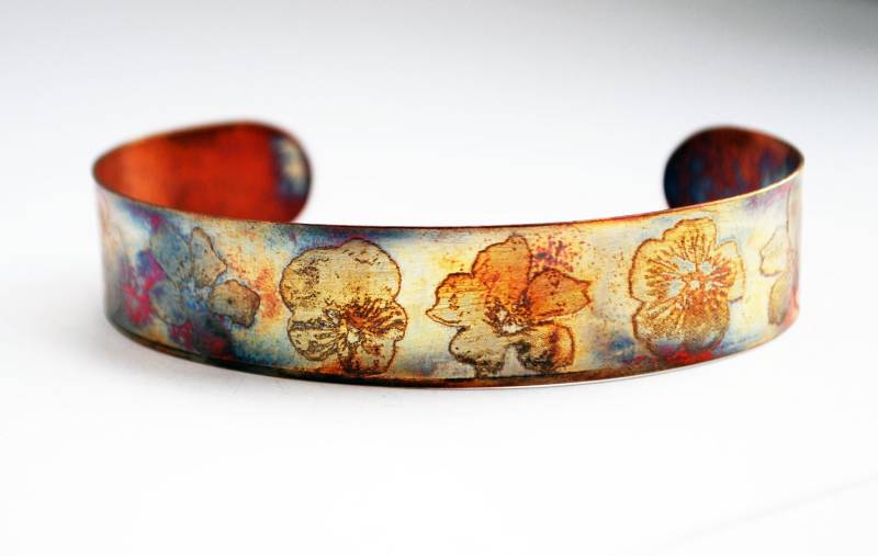 Geätztes Kupfer Manschette Armband - Blumen-Design Schlanke Größe Geätztes Kupfer Manschette Armband - Blumen-Design Schlanke Größe von annamcdade
