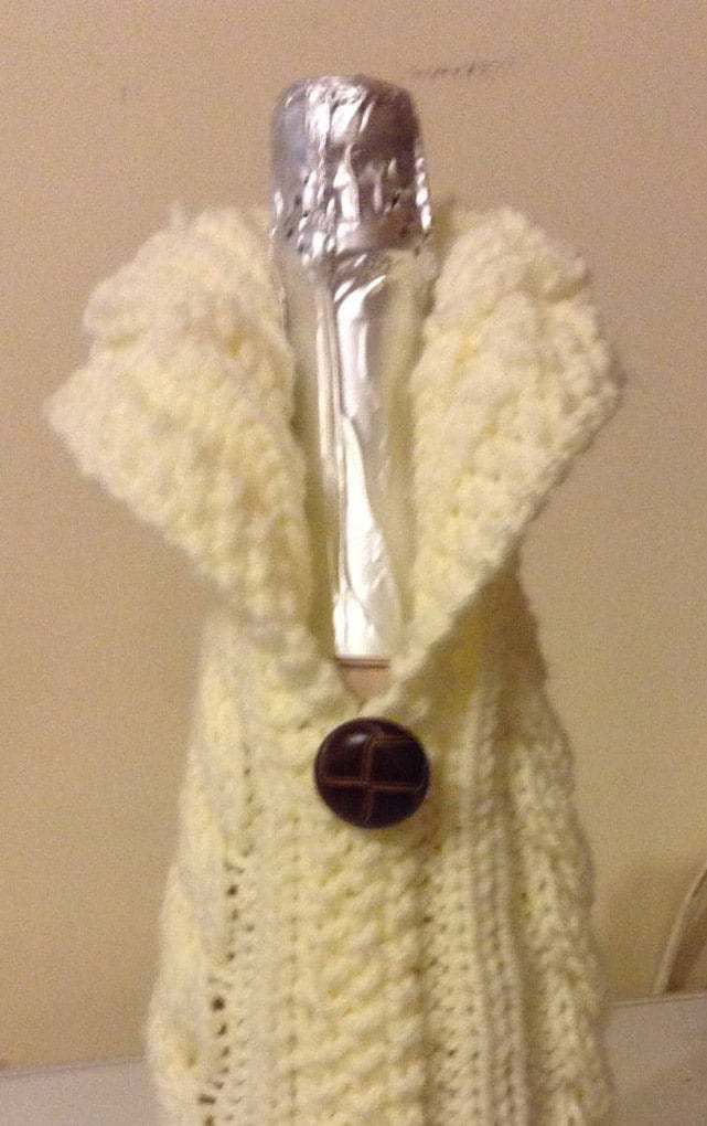 Aran Kabel Flasche Gemütliches Geschenk von annesknitsandcrochet