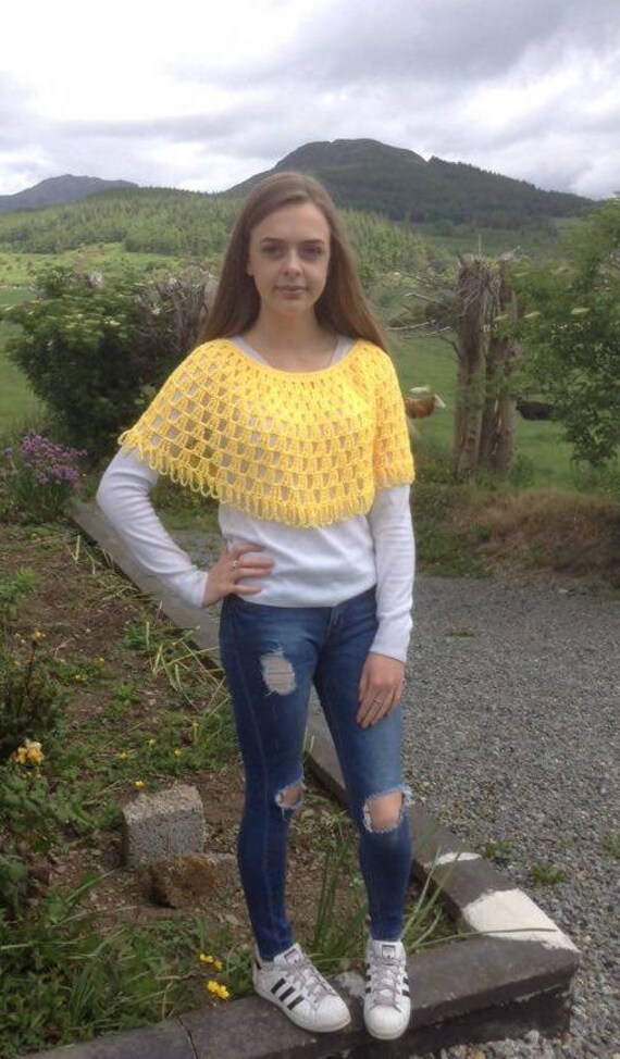 Gehäkelter Poncho Umhang von annesknitsandcrochet