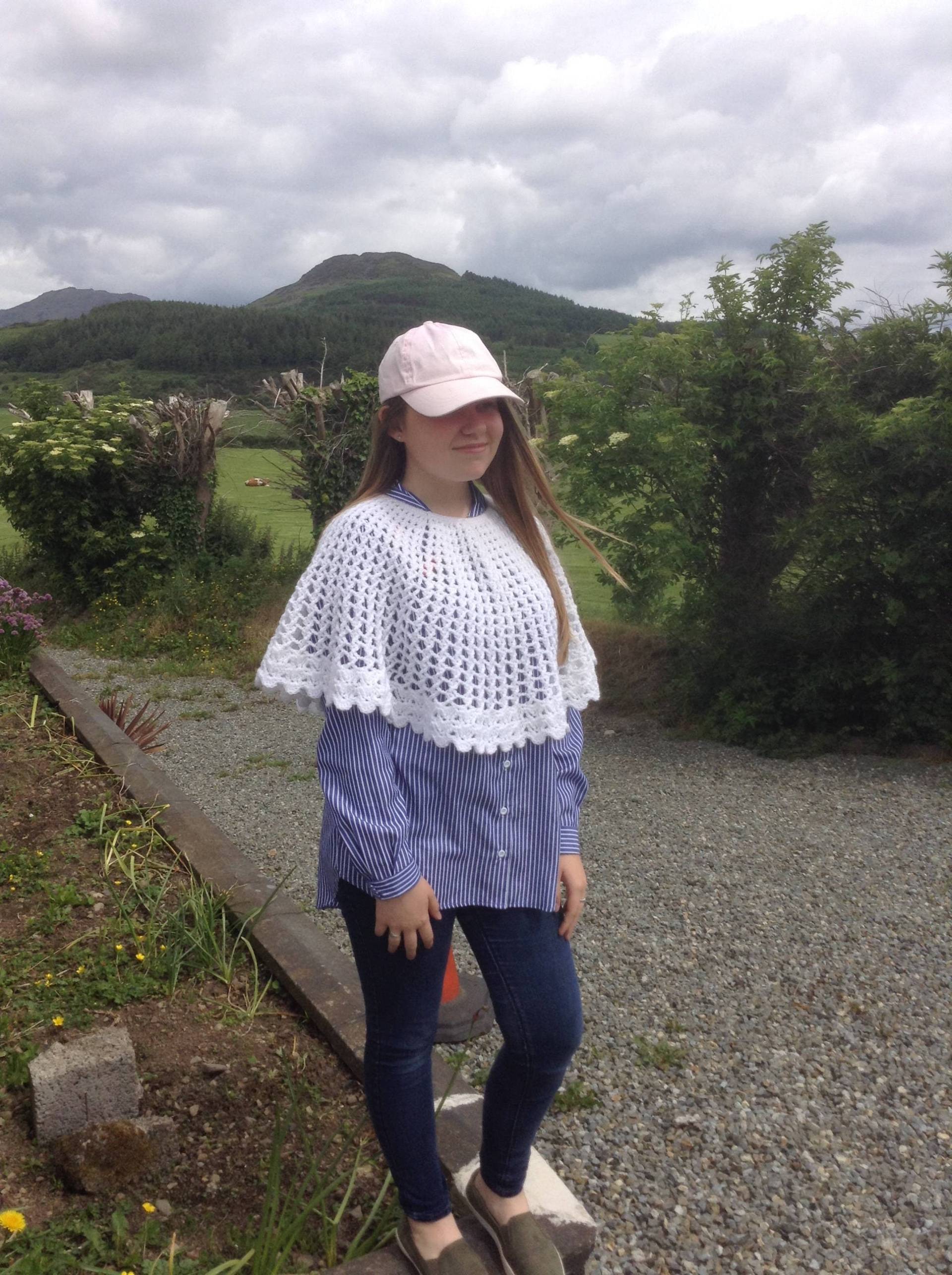 Handgehäkelter Poncho Weiches Acryl, Einheitsgröße von annesknitsandcrochet