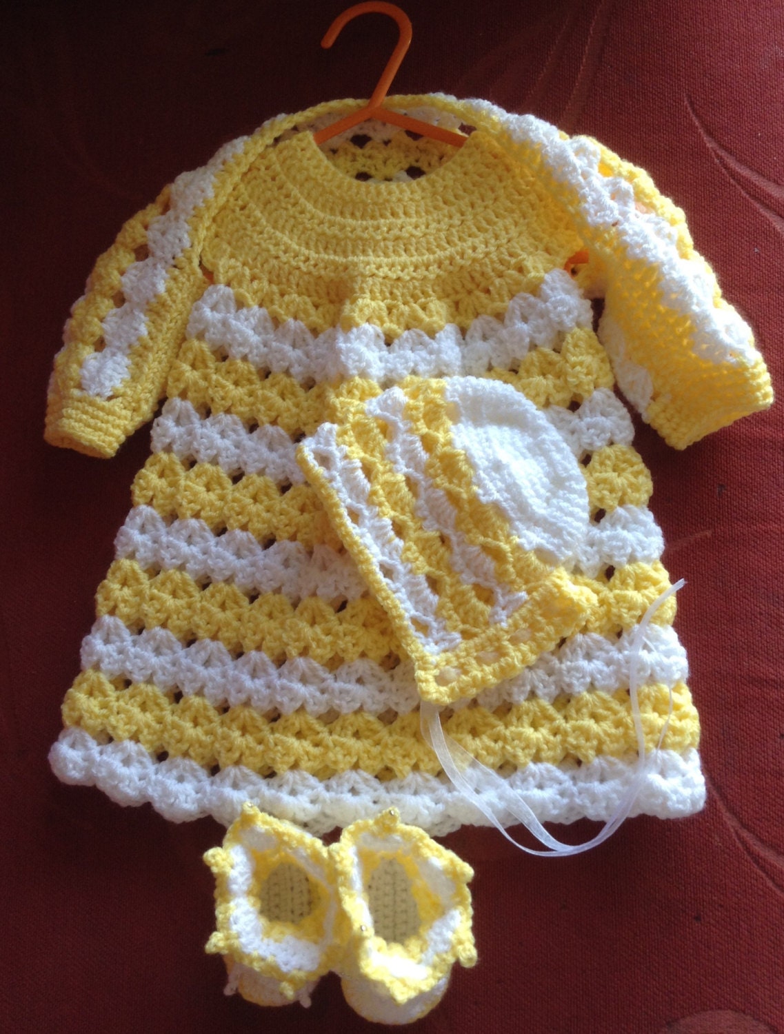 Häkel Kleid, Shrug, Mütze & Booties von annesknitsandcrochet