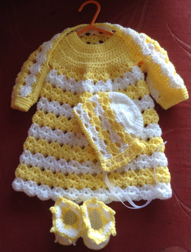 Häkel Kleid, Shrug, Mütze & Booties von annesknitsandcrochet