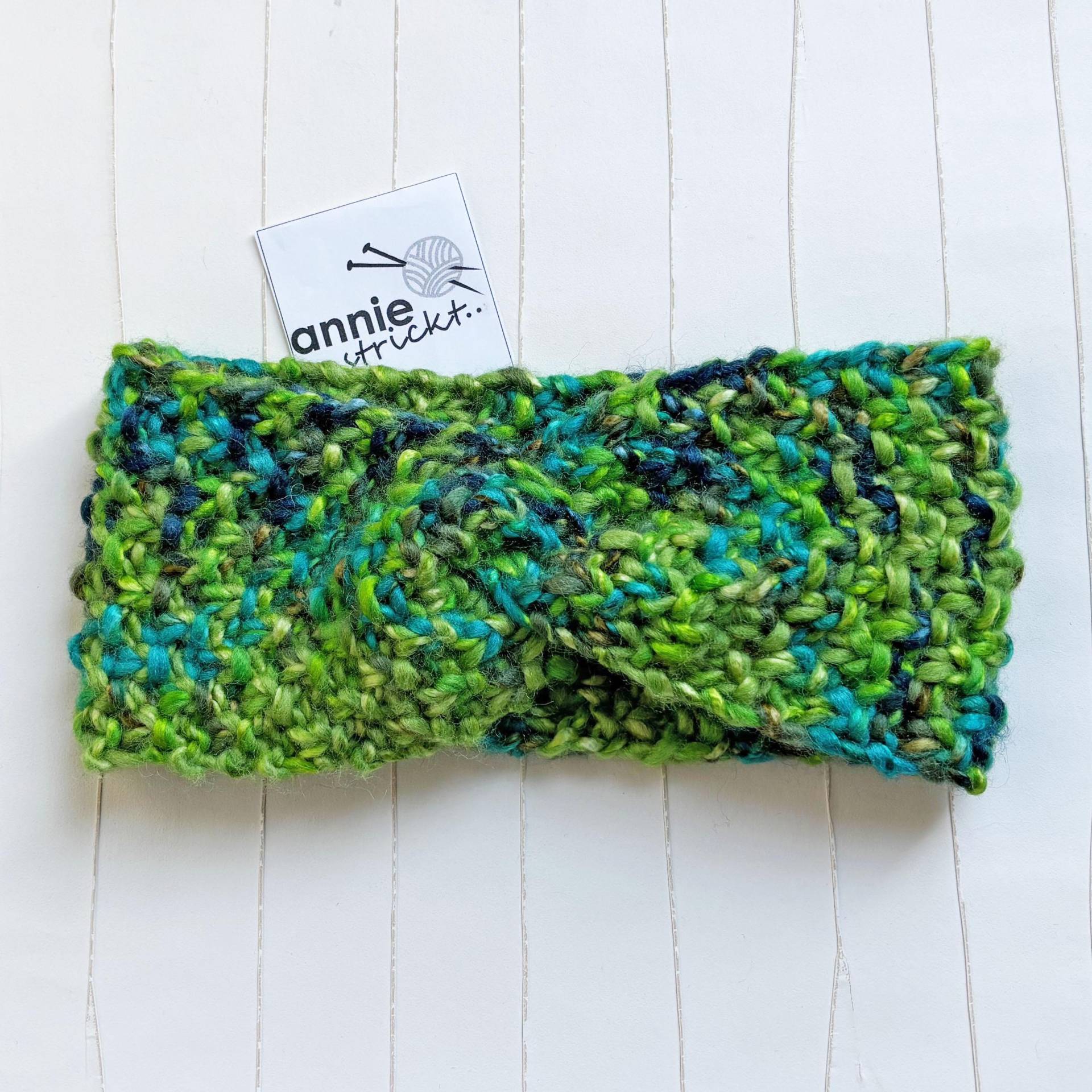 Knotenstirnband in Leuchtenden Grüntönen Handgestrickt Aus Dickem Garn, Wollmischung, Breite Ca 11cm Umfang Dehnbar 54-58 cm Knotenstirnband in Leuchtenden Grüntönen Handgestrickt Aus Dickem Garn, Wollmischung, Breite Ca 11cm Umfang Dehnbar 54-58 cm von anniestrickt