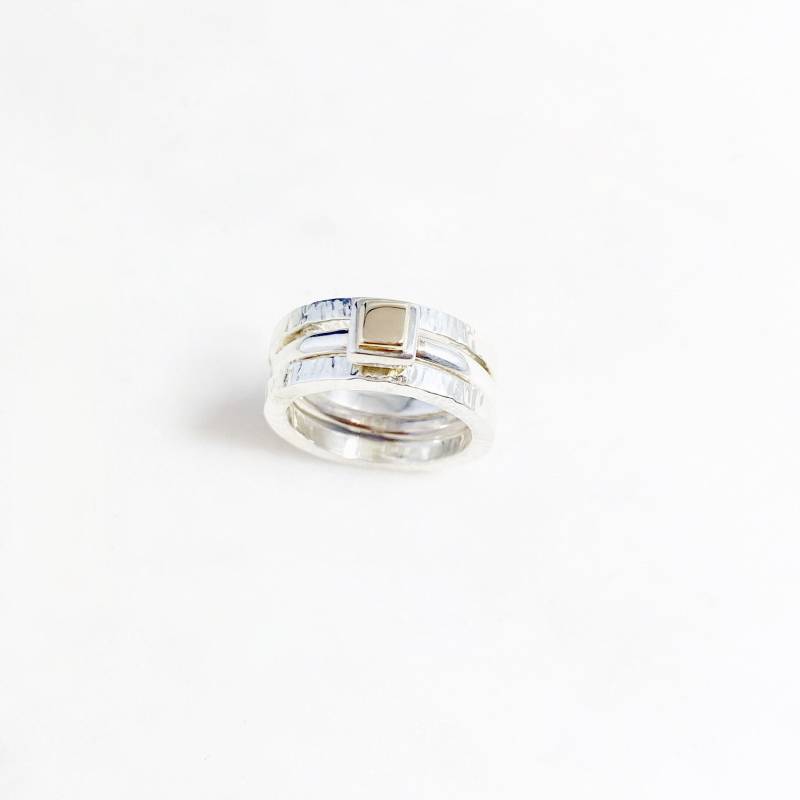 Gelbgold + Sterlingsilber-Quadrat Drei-Ring-Stacking-Set Mit Gehämmertem Finish, Hergestellt in Australien Von Ant Haus Designs von anthaus