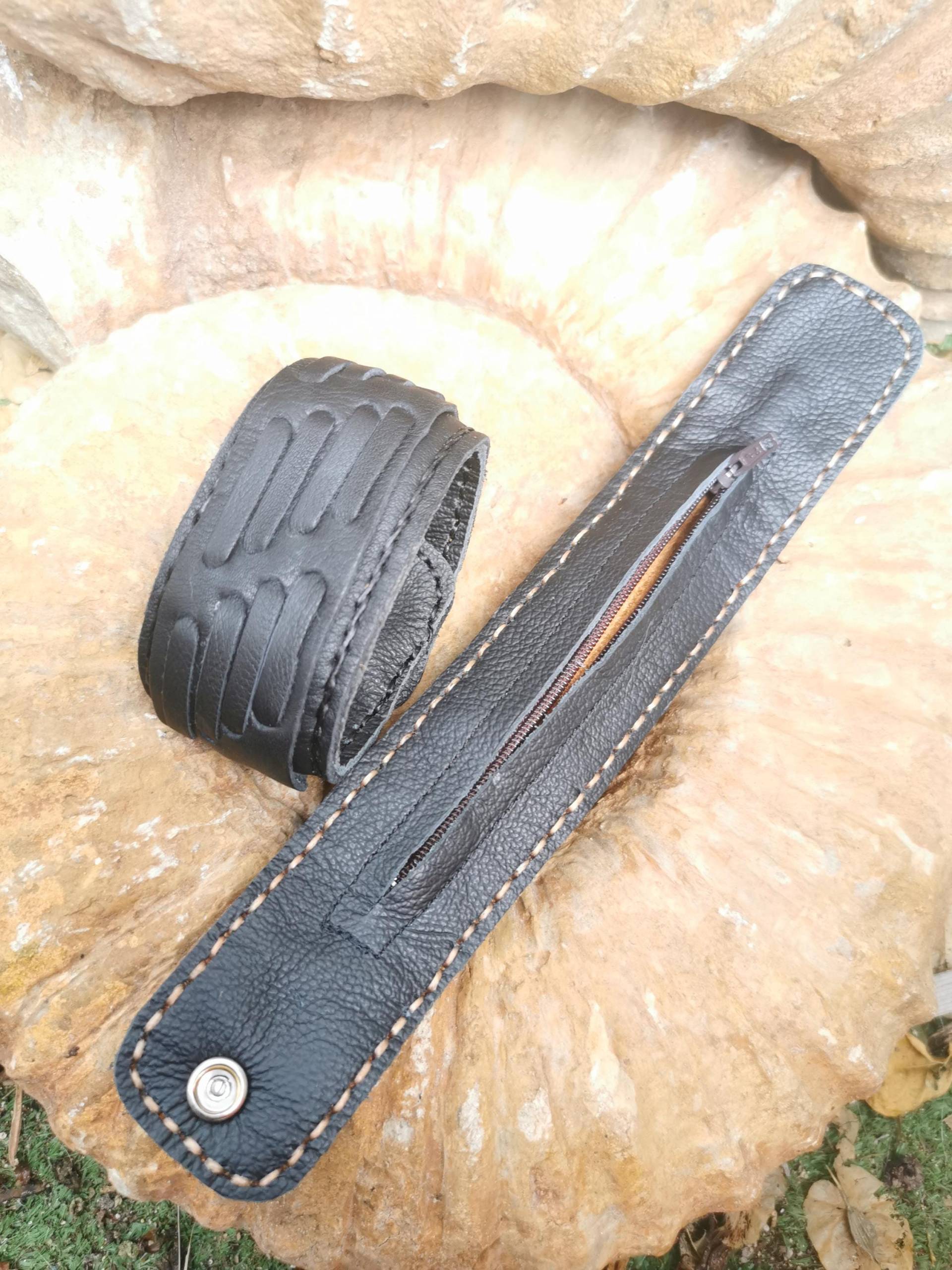 Lederarmband, Manschette Mit Geheimfach Lederarmband, Manschette Mit Geheimfach von antibarbieibiza