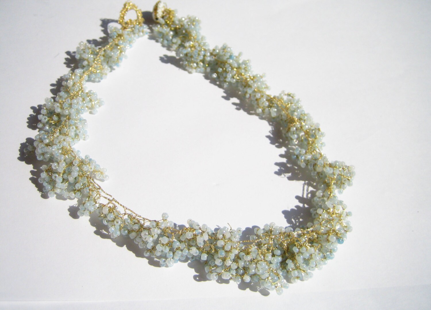 Acquagreen Lacework Halskette, Gold Gefädelte Grüne Halskette Acquagreen Lacework Halskette, Gold Gefädelte Grüne Halskette von antikcuriosities