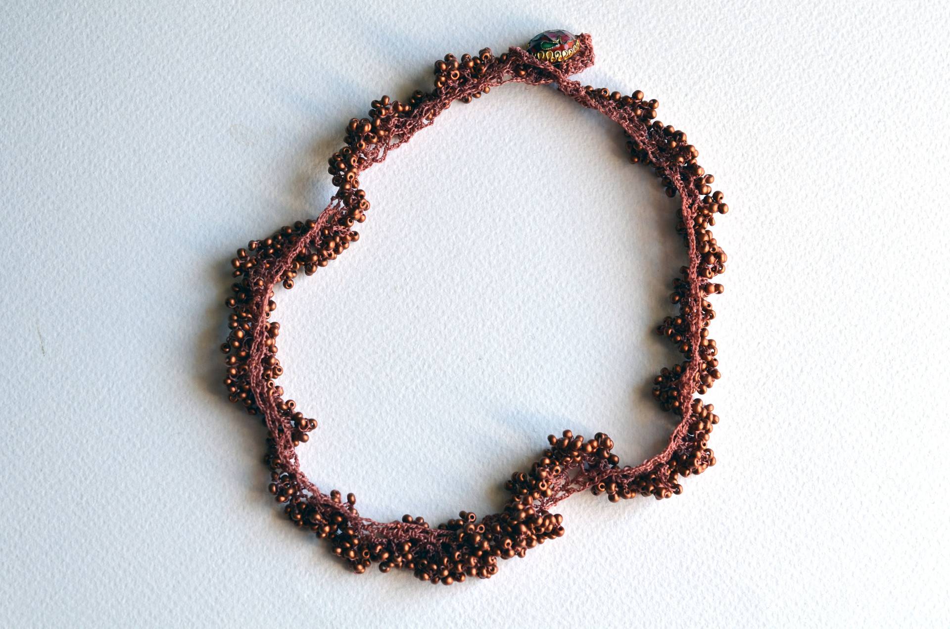 Gehäkelte Kupferperlen Seidenkette Trockener Rosenfaden, Cloisonne Verschluss Gehäkelte Kupferperlen Seidenkette Trockener Rosenfaden, Cloisonne Verschluss von antikcuriosities