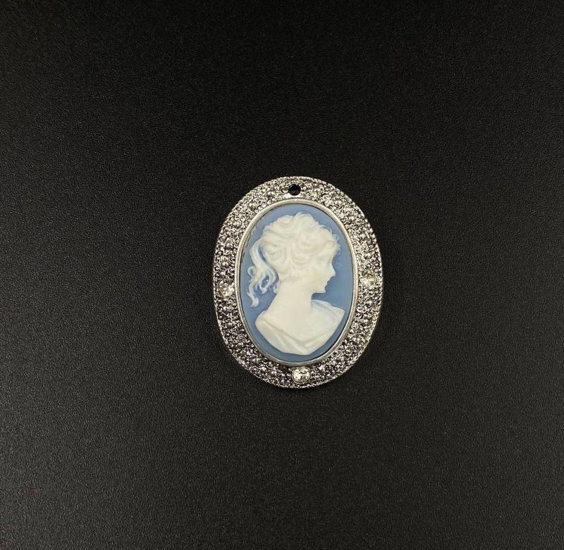 Primadonna Raffaella Auf Gemme Brosche, Blaue Kunststoff Mit Strasssteinen Und Saphir, Silber Elegante Anstecknadel von antiktreasure